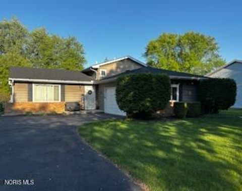 Photo of 1740 Cass Road, Maumee, OH 43537 (MLS # 10007543)