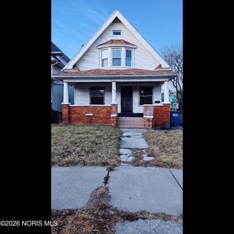 Photo of 1038 Pinewood Avenue, Toledo, OH 43607 (MLS # 10003305)