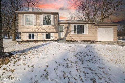 Photo of 4680 Ventura Drive, Toledo, OH 43615 (MLS # 10003404)