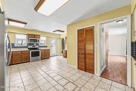 Tiny photo for 324 W Mcpherson Avenue, Findlay, OH 45840 (MLS # 10003809)