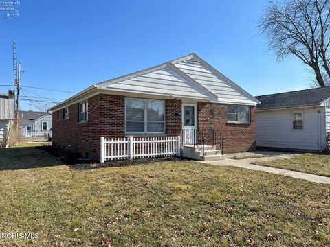 Tiny photo for 411 S Collinwood Boulevard, Fremont, OH 43420 (MLS # 10006053)