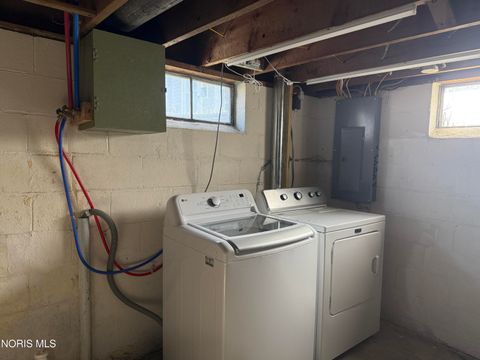 Tiny photo for 411 S Collinwood Boulevard, Fremont, OH 43420 (MLS # 10006053)