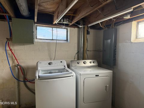 Tiny photo for 411 S Collinwood Boulevard, Fremont, OH 43420 (MLS # 10006053)