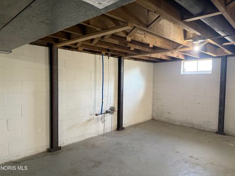 Tiny photo for 411 S Collinwood Boulevard, Fremont, OH 43420 (MLS # 10006053)