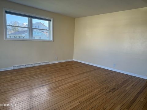 Tiny photo for 411 S Collinwood Boulevard, Fremont, OH 43420 (MLS # 10006053)