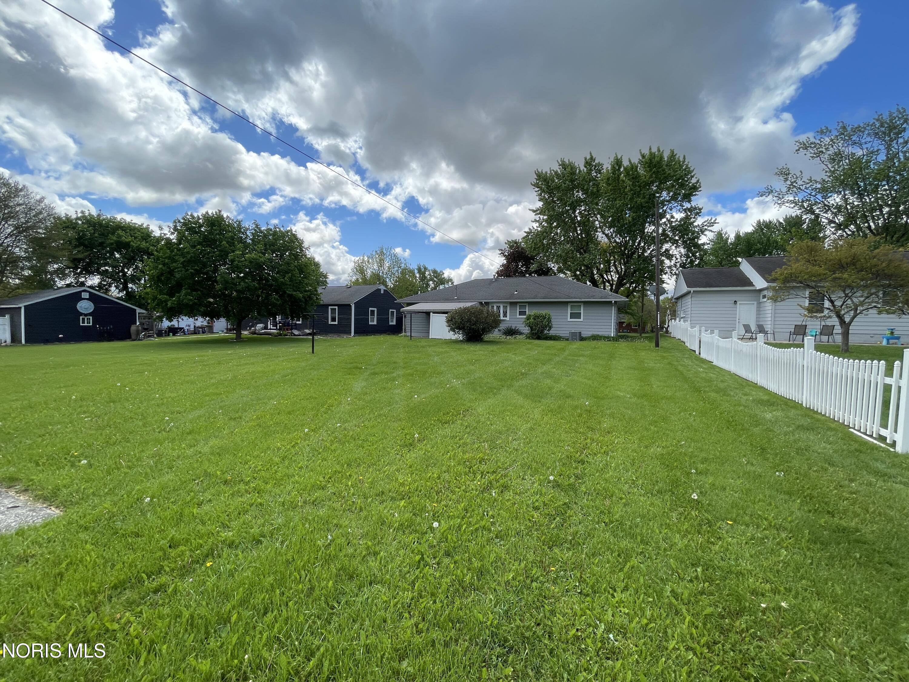 220 E Yates Avenue