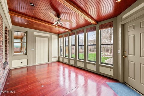 Tiny photo for 2235 Meadowwood Drive, Toledo, OH 43606 (MLS # 10005809)