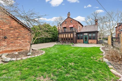 Tiny photo for 2235 Meadowwood Drive, Toledo, OH 43606 (MLS # 10005809)