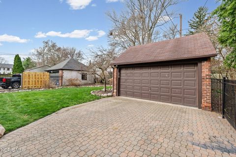 Tiny photo for 2235 Meadowwood Drive, Toledo, OH 43606 (MLS # 10005809)