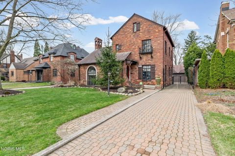 Tiny photo for 2235 Meadowwood Drive, Toledo, OH 43606 (MLS # 10005809)