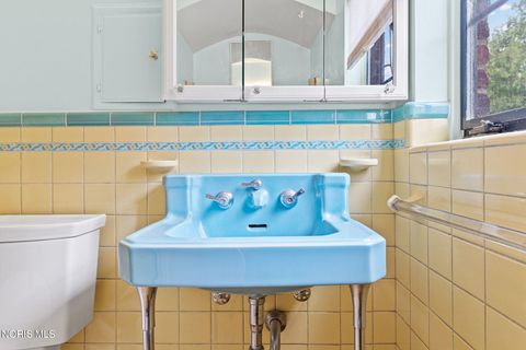 Tiny photo for 2235 Meadowwood Drive, Toledo, OH 43606 (MLS # 10005809)