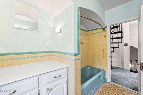 Tiny photo for 2235 Meadowwood Drive, Toledo, OH 43606 (MLS # 10005809)