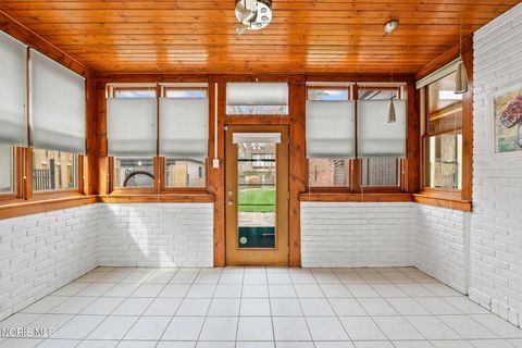 Tiny photo for 2235 Meadowwood Drive, Toledo, OH 43606 (MLS # 10005809)