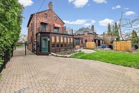 Tiny photo for 2235 Meadowwood Drive, Toledo, OH 43606 (MLS # 10005809)