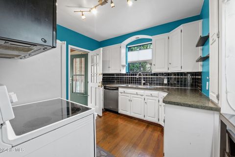 Tiny photo for 2235 Meadowwood Drive, Toledo, OH 43606 (MLS # 10005809)