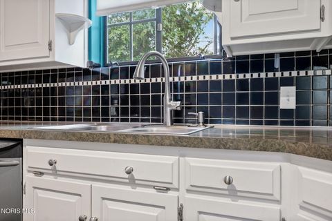 Tiny photo for 2235 Meadowwood Drive, Toledo, OH 43606 (MLS # 10005809)