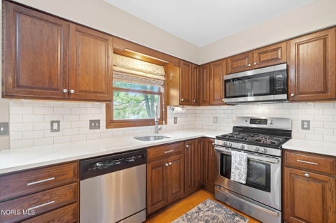 Tiny photo for 1579 Rosewood Drive, Bowling Green, OH 43402 (MLS # 10013637)