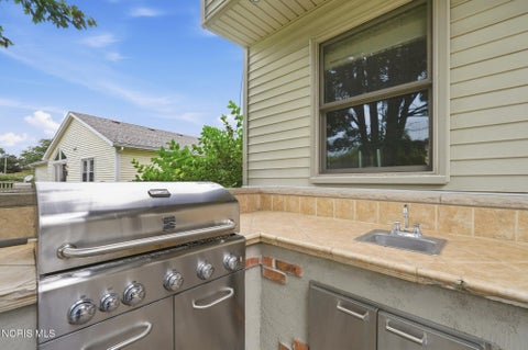 Tiny photo for 1579 Rosewood Drive, Bowling Green, OH 43402 (MLS # 10013637)