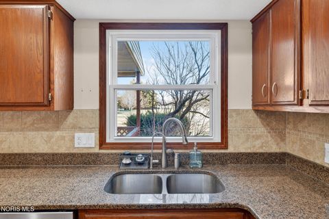 Tiny photo for 425 S Ridge Drive, Perrysburg, OH 43551 (MLS # 10005183)