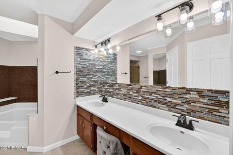 Tiny photo for 425 S Ridge Drive, Perrysburg, OH 43551 (MLS # 10005183)