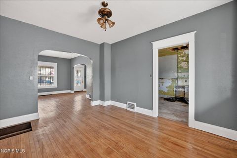 Tiny photo for 3240 N Detroit Avenue, Toledo, OH 43610 (MLS # 10004889)