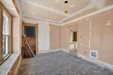 Tiny photo for 3240 N Detroit Avenue, Toledo, OH 43610 (MLS # 10004889)