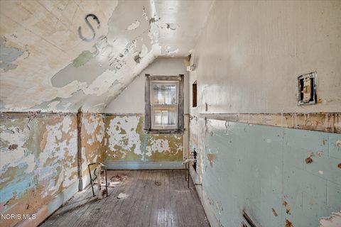 Tiny photo for 3240 N Detroit Avenue, Toledo, OH 43610 (MLS # 10004889)