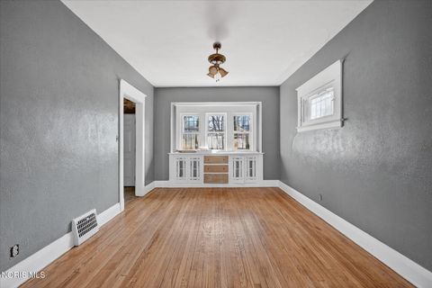 Tiny photo for 3240 N Detroit Avenue, Toledo, OH 43610 (MLS # 10004889)