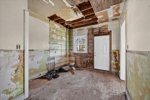 Tiny photo for 3240 N Detroit Avenue, Toledo, OH 43610 (MLS # 10004889)