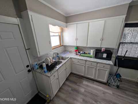 Tiny photo for 626 Geneva Avenue, Toledo, OH 43609 (MLS # 10007778)