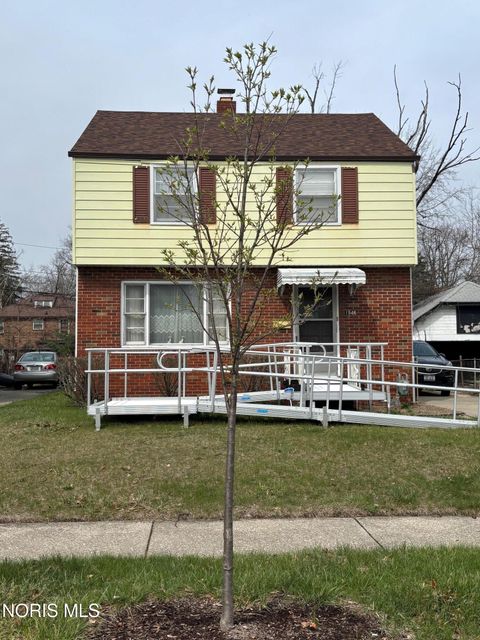 Photo of 1946 Oakwood Avenue, Toledo, OH 43607 (MLS # 10006168)