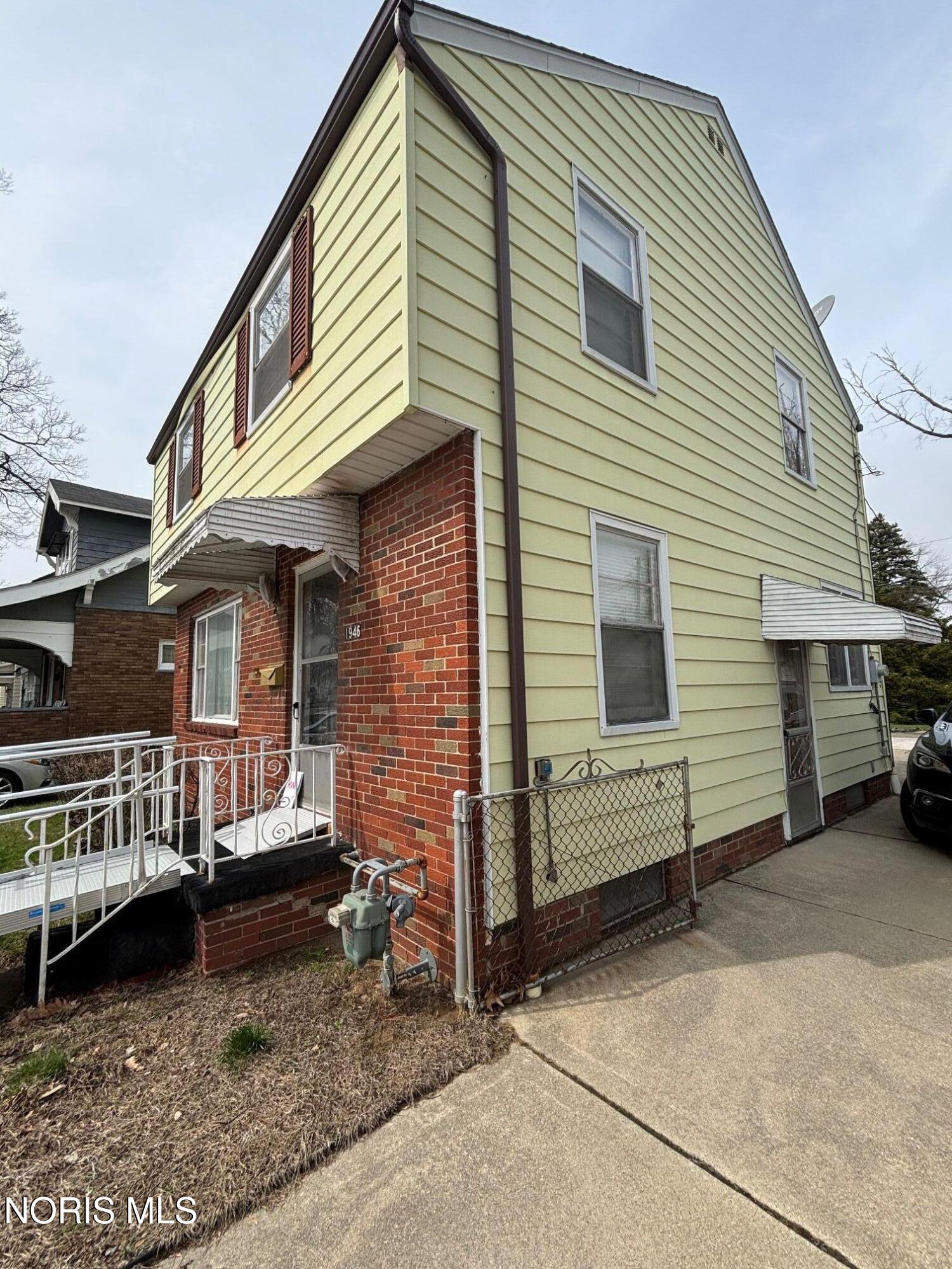 1946 Oakwood Avenue