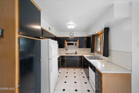 Tiny photo for 231 W State Line Road, Toledo, OH 43612 (MLS # 10014540)