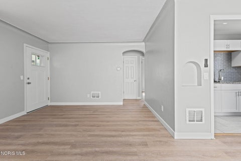 Tiny photo for 219 W Crawford Avenue, Toledo, OH 43612 (MLS # 10011643)