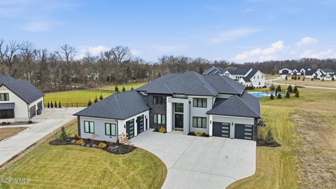 Photo of 1125 Hunting Creek Drive, Perrysburg, OH 43551 (MLS # 10005466)