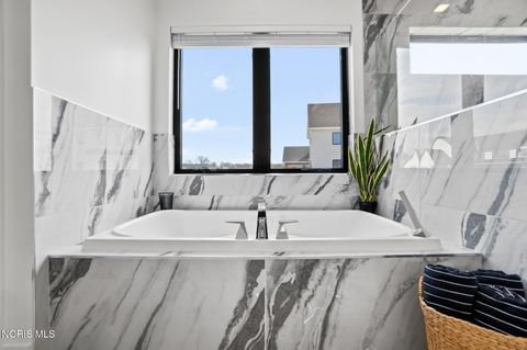 Tiny photo for 1125 Hunting Creek Drive, Perrysburg, OH 43551 (MLS # 10005466)