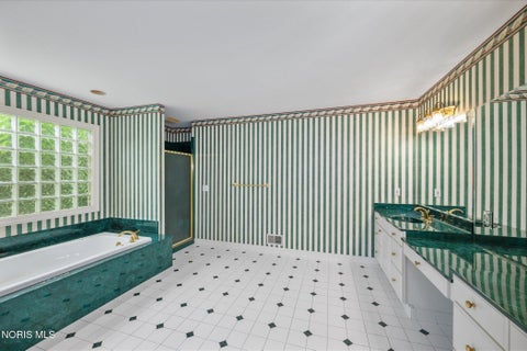 Tiny photo for 7649 Pebble Creek Drive, Maumee, OH 43537 (MLS # 10011151)