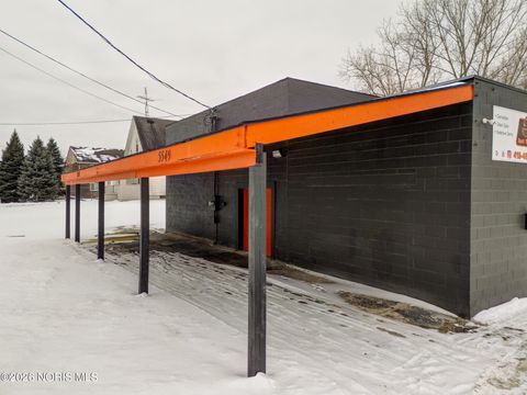 Photo of 5517 Lewis Avenue, Toledo, OH 43612 (MLS # 10003804)