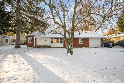 Photo of 5845 Cook Drive, Toledo, OH 43615 (MLS # 10002119)