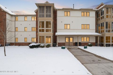 Photo of 4720 Glendale Avenue #Apt 207, Toledo, OH 43614 (MLS # 10002836)
