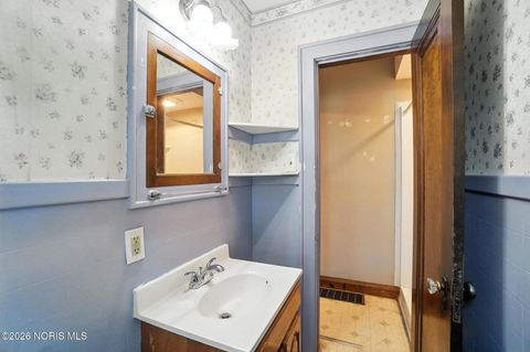 Tiny photo for 29 Lemoyne Road, Northwood, OH 43619 (MLS # 10003010)