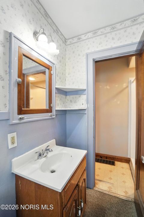 Tiny photo for 29 Lemoyne Road, Northwood, OH 43619 (MLS # 10003010)