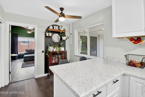Tiny photo for 3607 Roberta Drive, Toledo, OH 43614 (MLS # 10000230)