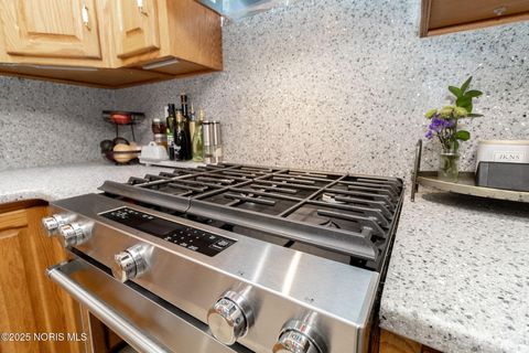 Tiny photo for 934 Mallard Drive, Oregon, OH 43616 (MLS # 10001842)