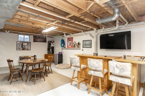 Tiny photo for 934 Mallard Drive, Oregon, OH 43616 (MLS # 10001842)