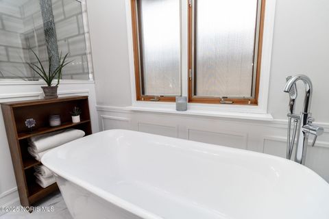 Tiny photo for 934 Mallard Drive, Oregon, OH 43616 (MLS # 10001842)