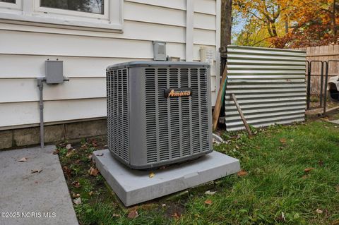 Tiny photo for 5264 Fairgreen Drive, Toledo, OH 43613 (MLS # 10001048)