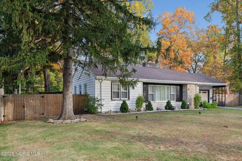 Photo of 5264 Fairgreen Drive, Toledo, OH 43613 (MLS # 10001048)
