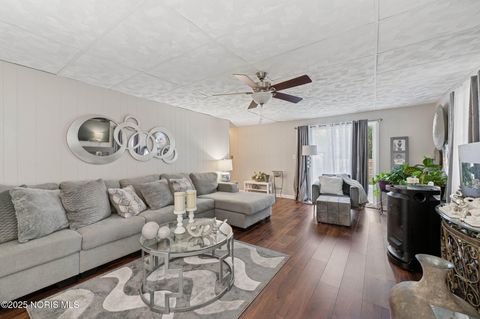 Tiny photo for 5264 Fairgreen Drive, Toledo, OH 43613 (MLS # 10001048)