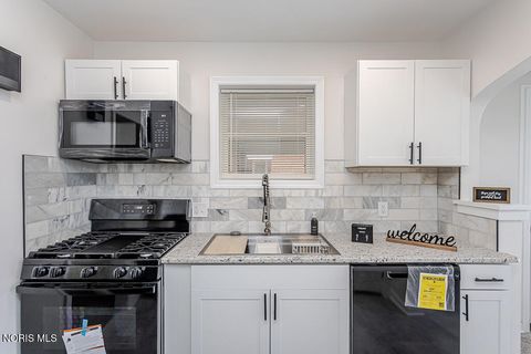 Tiny photo for 2149 Westbrook Drive, Toledo, OH 43613 (MLS # 10008361)